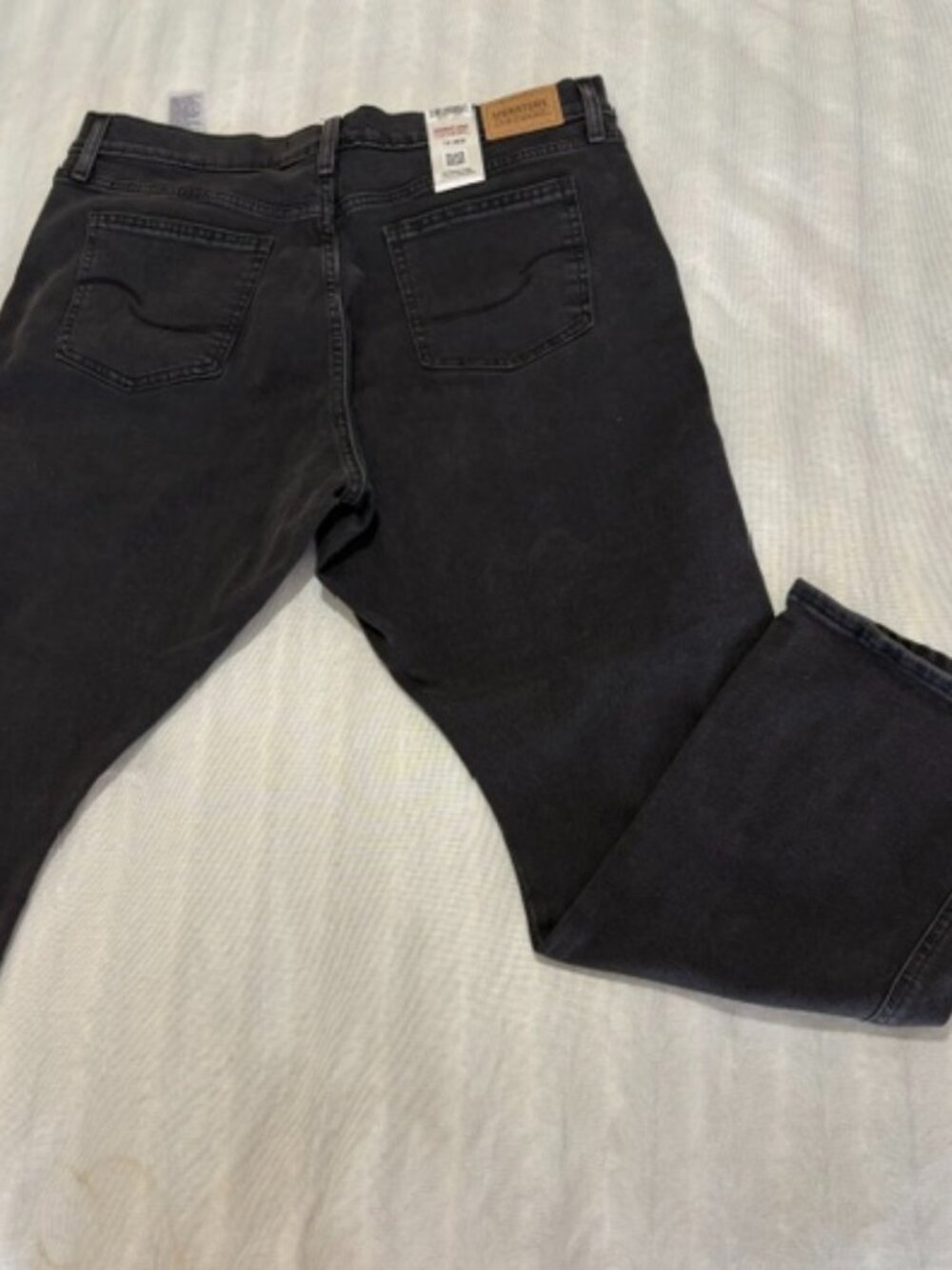 Levis - Picture 2 of 5